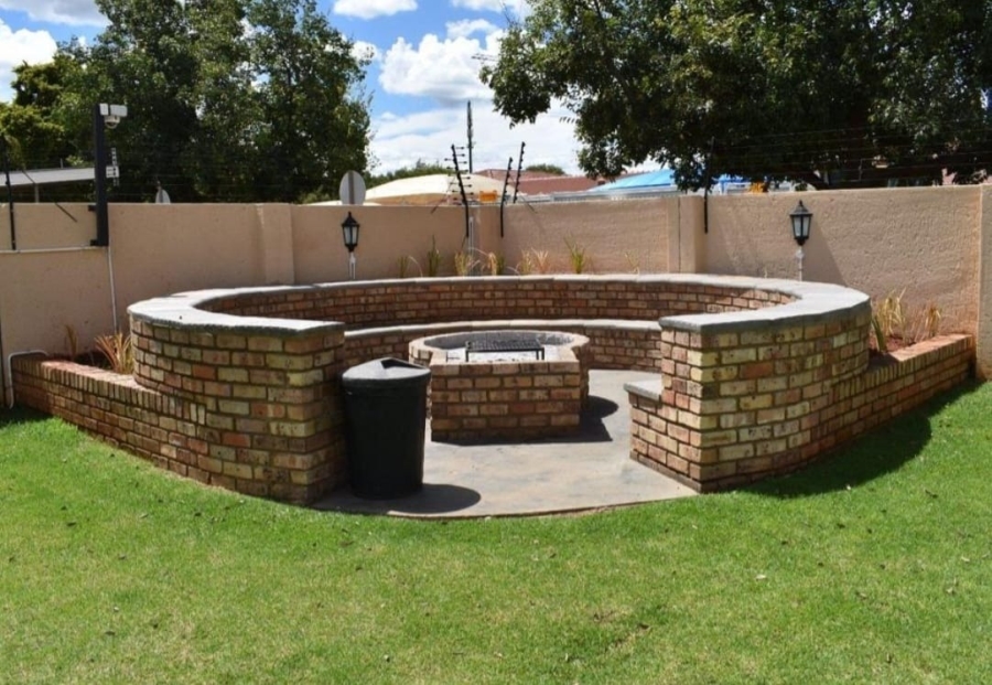 3 Bedroom Property for Sale in Kannoniers Park North West